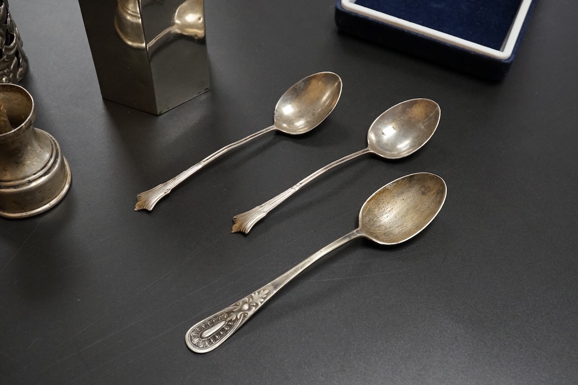 A small group of collectable silver including a pair of modern 925 and lapis lazuli set cocktail stirring spoons, an Edwardian small hexagonal tea caddy, a late Victorian pierced silver salt with blue glass liner and eig